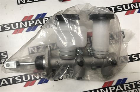 Datsun brake master cylinder parts